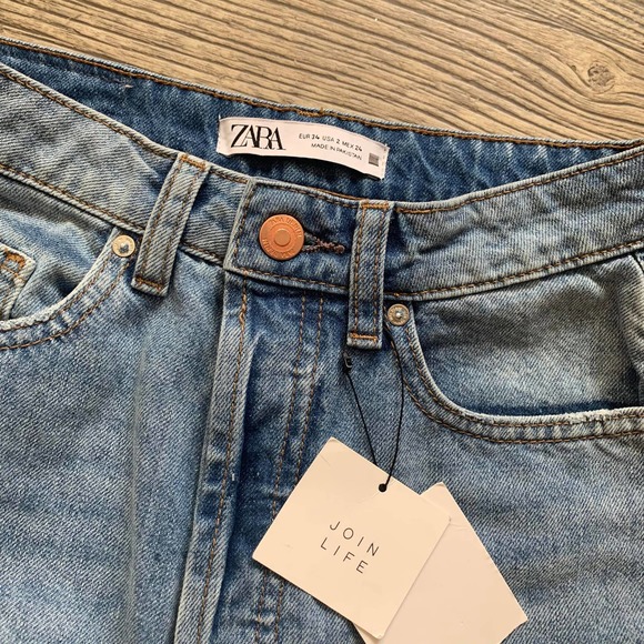 NWT Zara Button Fly Ripped Distressed Cut-Off Denim Shorts Size 2 US - Picture 3 of 4